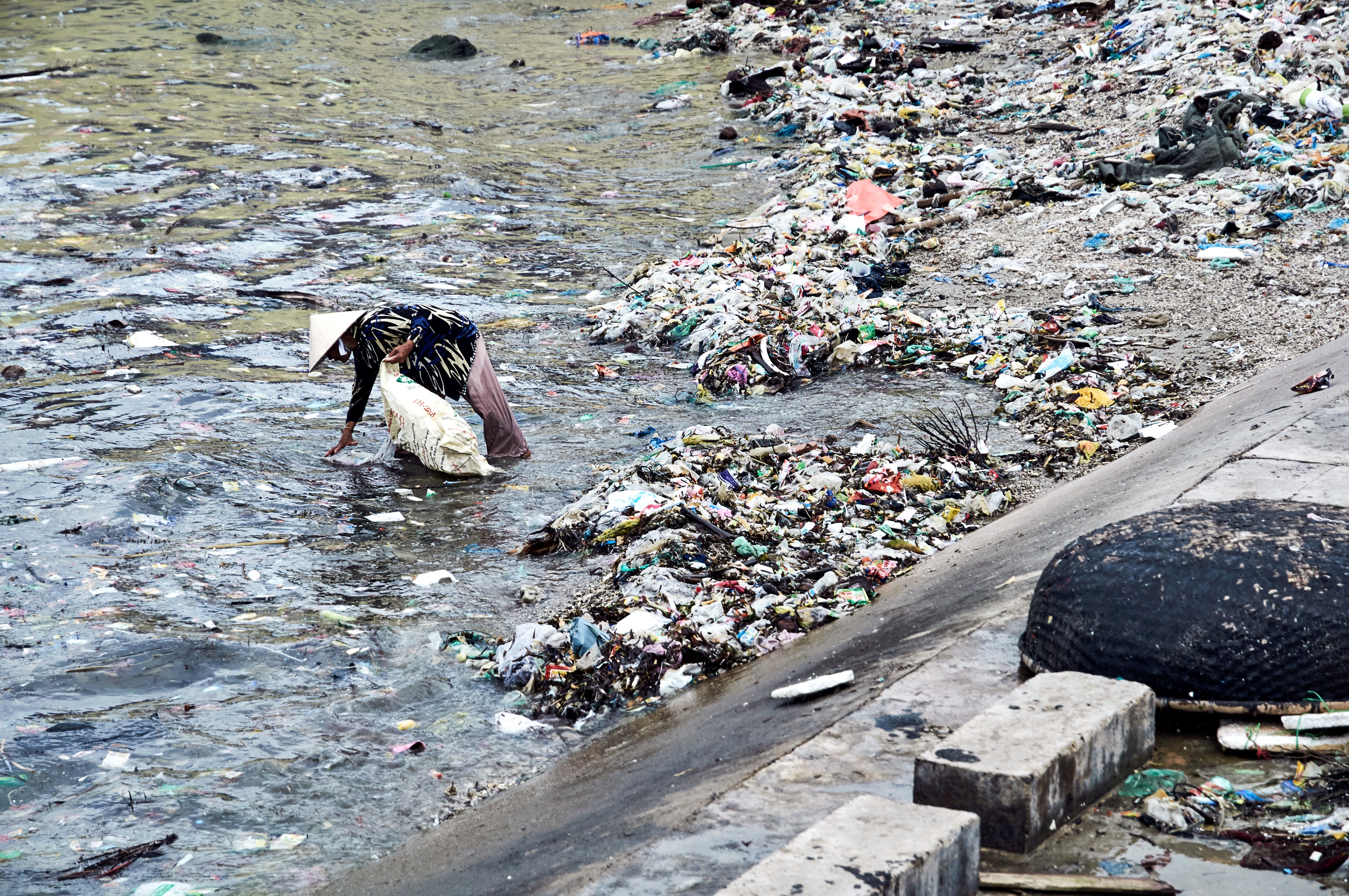 Beauty At the Intersection of Gender Inequality and Plastic Crisis